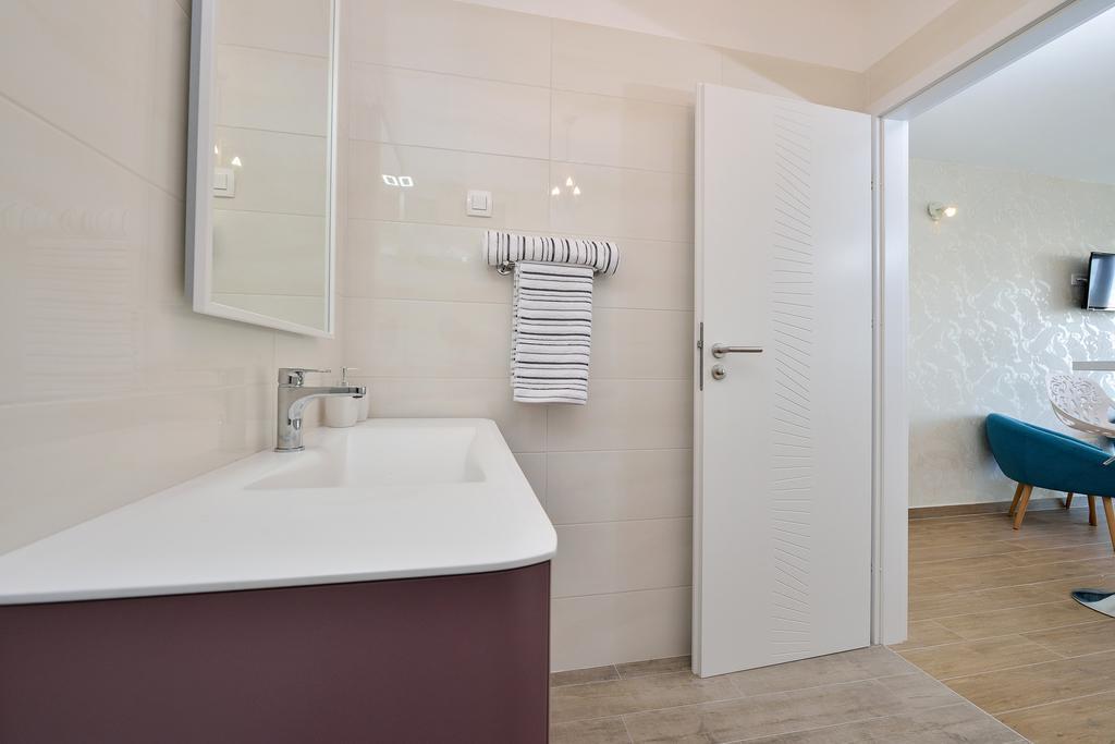 Lavender Apt. W. Balcony In Old Town Zadar Exterior photo